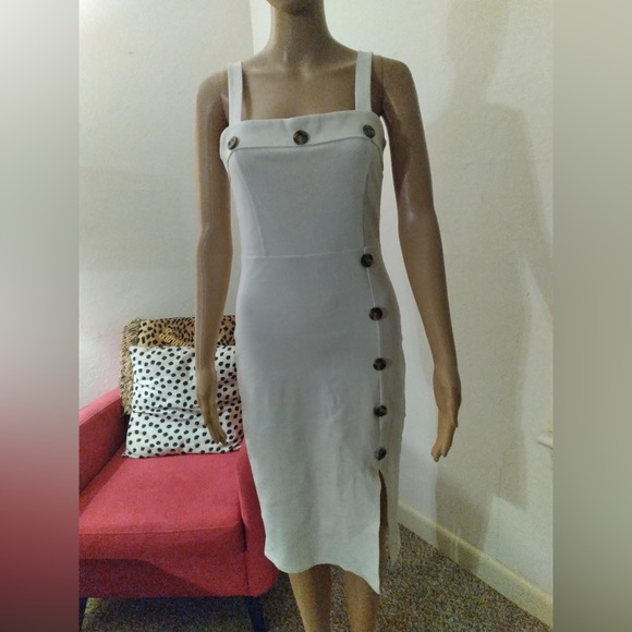Simple white spring/summer dress with button acccents 💬🤍🤍🤍 - Picture 1 of 6